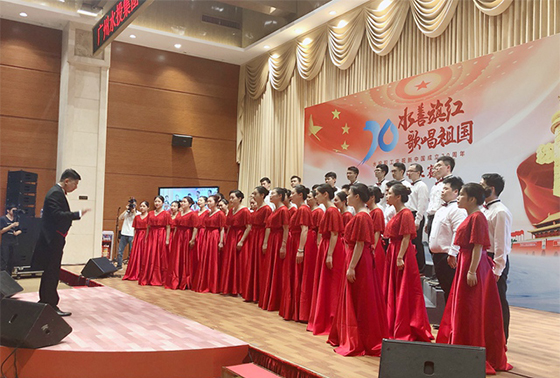 歌唱比赛中.jpg 歌唱比赛中.jpg